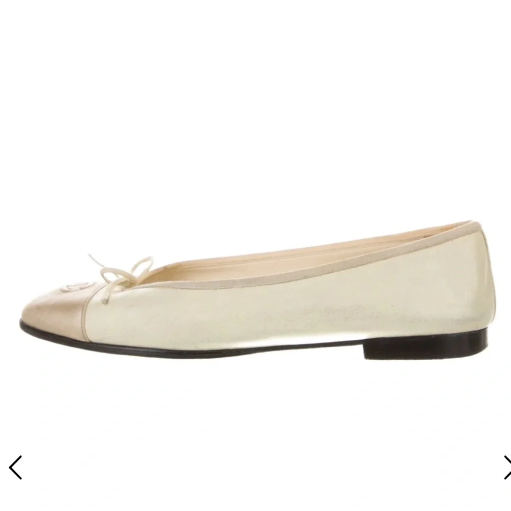 CHANEL Interlocking CC Logo Leather Ballet Flats - Picture 3 of 6